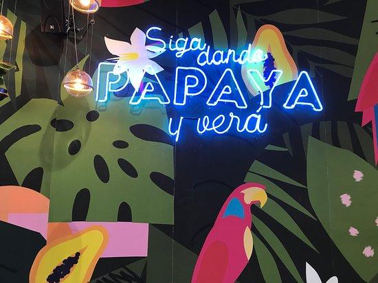 Papaya Guacamaya