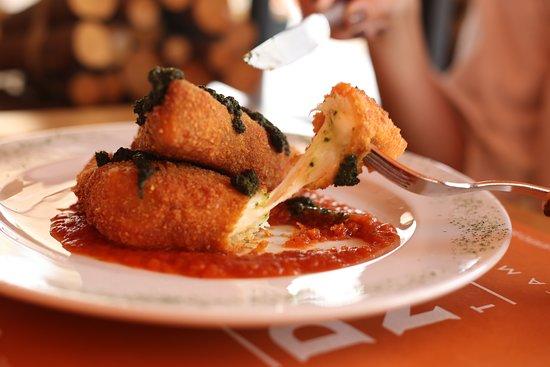 Della Nonna Laureles